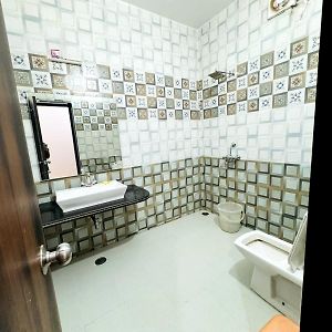 Single Bed Mixed Dormitory Room